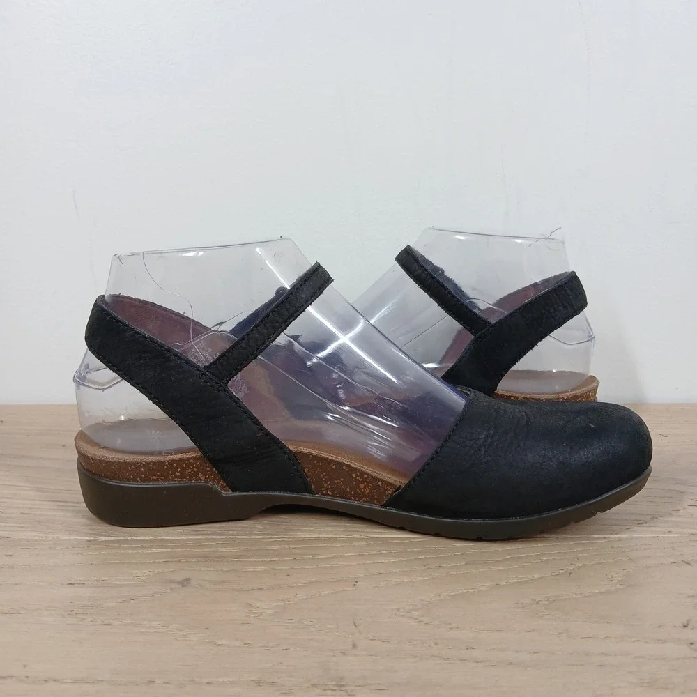 Dansko pre owned